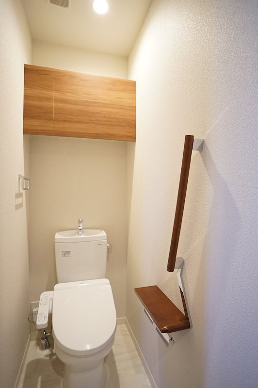 Ronsardのトイレ|温水洗浄便座上部には収納あり♪