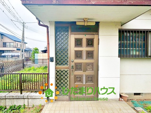 久喜市除堀　中古一戸建ての玄関
