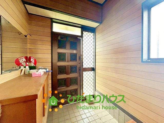 久喜市除堀　中古一戸建ての玄関