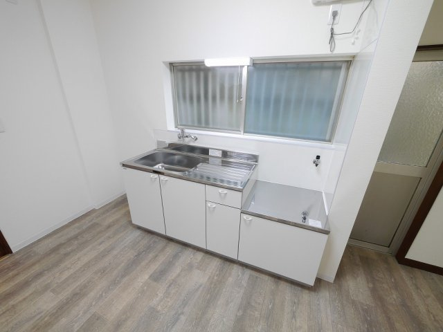 鈴蘭台東町２丁目戸建のキッチン|きれいなキッチンです
