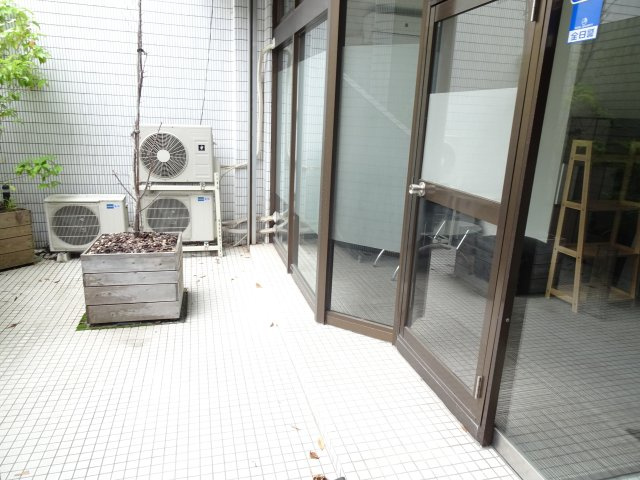 緑園第三サンコーポの玄関