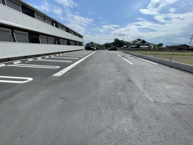 アテリア参番館の駐車場