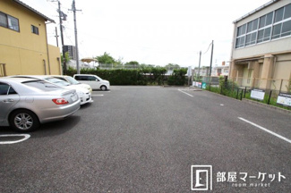 【駐車場】