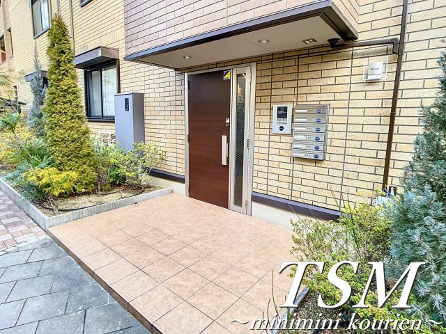  Ｅｓｔ　ＪａｒｄｉｎⅡのエントランス|５，６号室