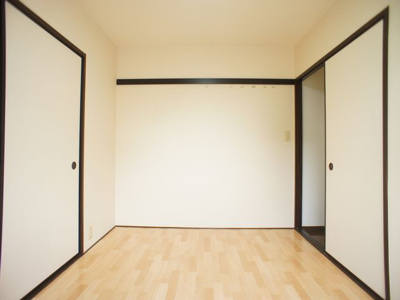 【和室】 | ラフォーレミツルＣ | お部屋がスッキリ！充実収納付きです♪