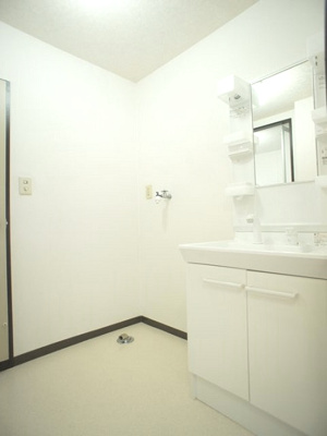 【洗面所】 | ラフォーレミツルＣ | 洗面化粧台と洗濯機置き場があります♪