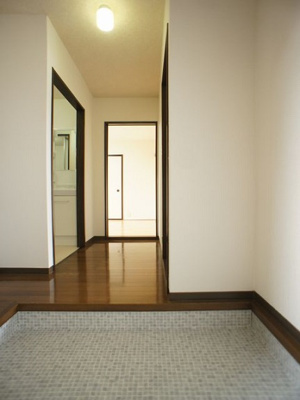 【玄関】 | ラフォーレミツルＣ | たくさん収納できるシューズボックスが付いています♪