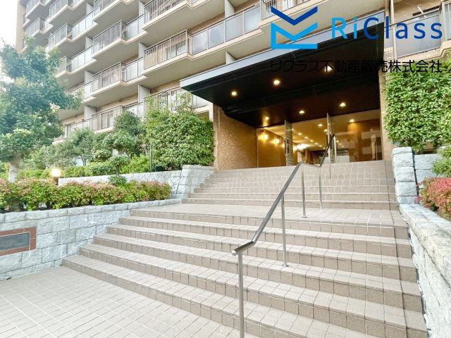 六甲グランドヒルズ壱号館のエントランス|清潔なエントランスです