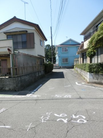 鴻巣市箕田の売地の前面道路含む現地写真|北東側公道4.2ｍ
