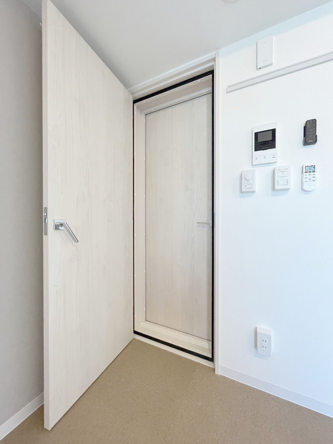 「防音マンション」ラシクラス東高円寺の内装|防音室の入り口は二重扉で仕切られています