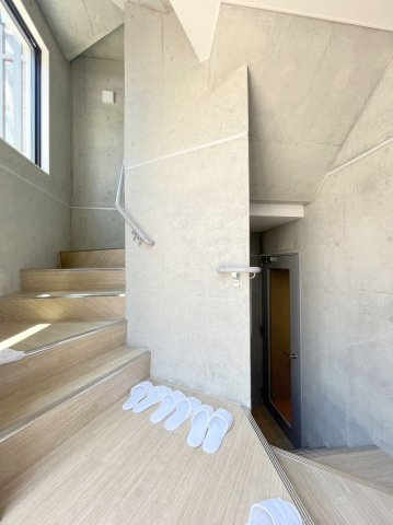 「防音マンション」ラシクラス東高円寺のロビー|落ち着いたロビーです
