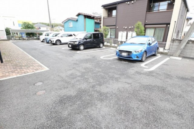 エクセルウィステリアBの駐車場