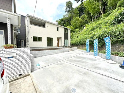 【駐車場】 | ◆敷地５３坪！広々と暮らせるゆとりある住まい◆車２台可／お庭／藤沢市大庭 | 駐車スペース2台可（車種によります）