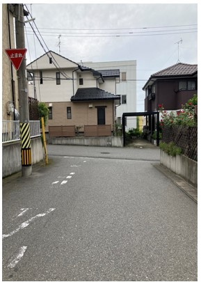 東区宝町　中古戸建の前面道路含む現地写真