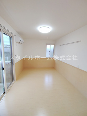 【居間・リビング】 | オリーブガーデン | 別部屋写真です。