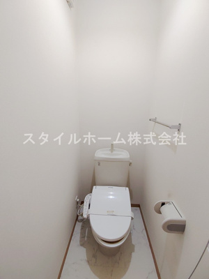 【トイレ】 | オリーブガーデン | 別部屋写真です。