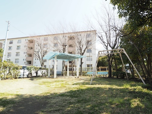 緑が多い敷地内