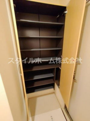 【玄関】 | ヴァイオレット | 別部屋写真です。