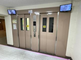 【その他共用部分】 | 2基のエレベーターを完備し、乗り降りもスムーズです♪