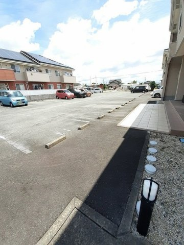 プリムラ　Ｂの駐車場|駐車場に車を止められます