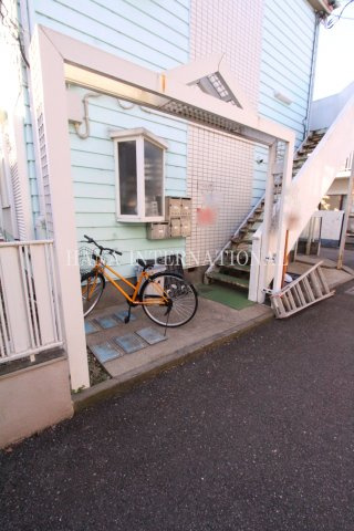 センチュリー入間町のエントランス