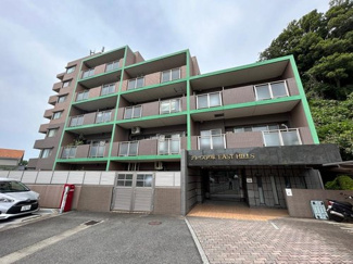 【外観】 | 流行に左右されず、将来にわたって価値が継続する「上質」な佇まい。おしゃれな雰囲気や自然の潤い、親しみやすさといった暮らしを豊かにしてくれる住空間です♪