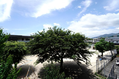 【展望】 | 【上質リフォーム】ダイアパレスパークサイド川内 | 【四季を感じる】
四季の移ろい・爽やかな青空や風を感じられ
自然を愉しめるパノラマビュー。
毎日の暮らしに余裕を感じさせてくれる、
遮る物の無い開放的な眺望を是非、ご堪能ください。