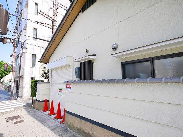 元興寺貸店舗の外観