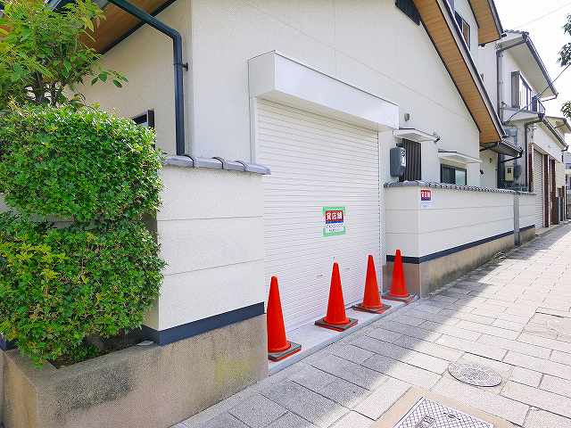 元興寺貸店舗の外観