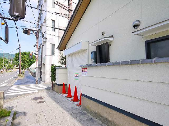 元興寺貸店舗の外観