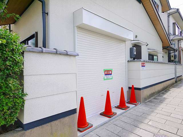 元興寺貸店舗の外観