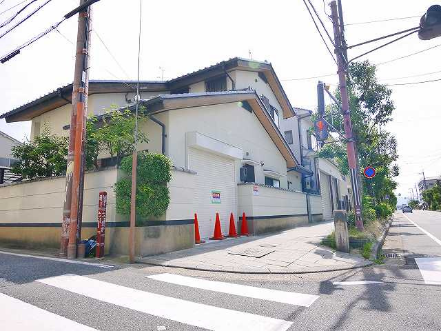 元興寺貸店舗の外観