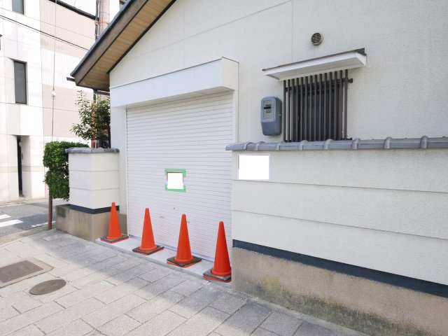 元興寺貸店舗の外観