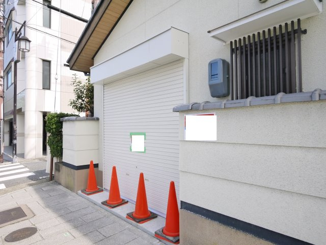 元興寺貸店舗の外観