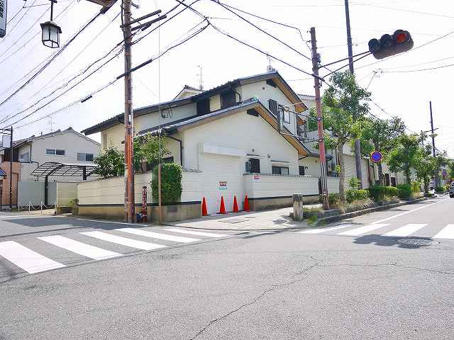 元興寺貸店舗の外観