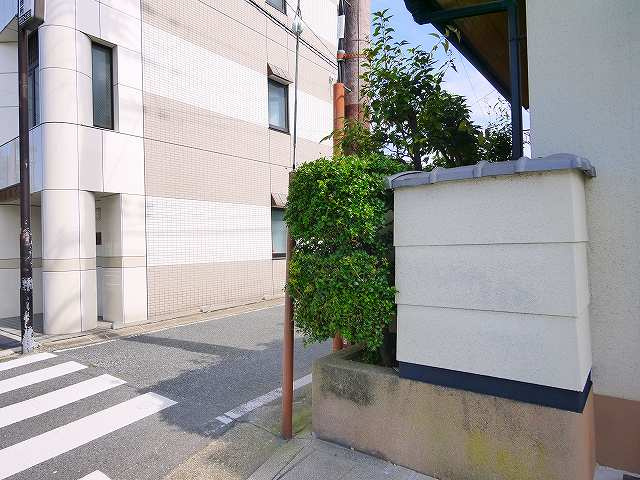 元興寺貸店舗の周辺