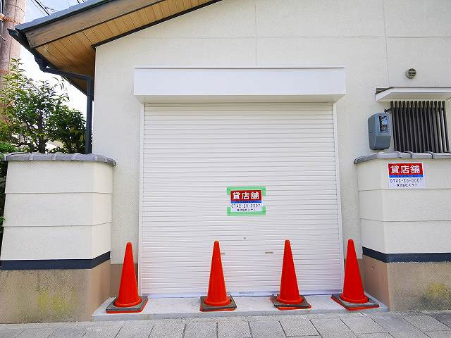 元興寺貸店舗の外観