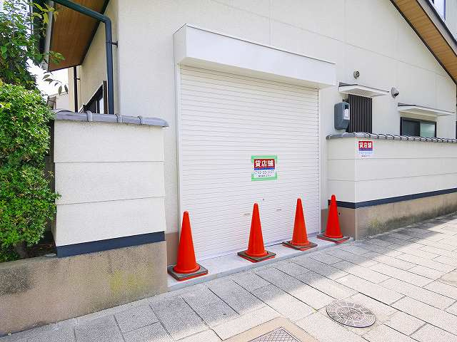 元興寺貸店舗の外観