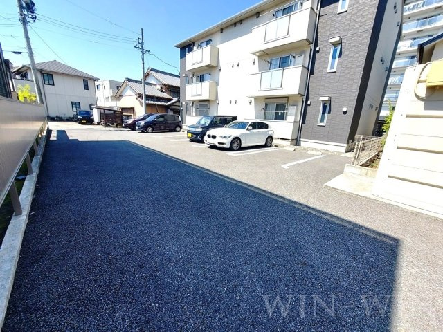 グランドールの駐車場