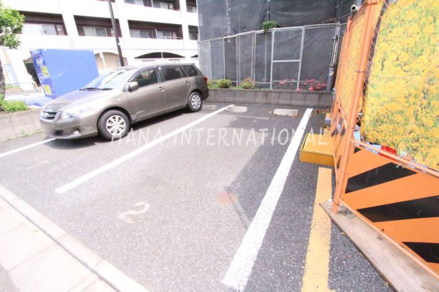 クラヴィーア仙川の駐車場