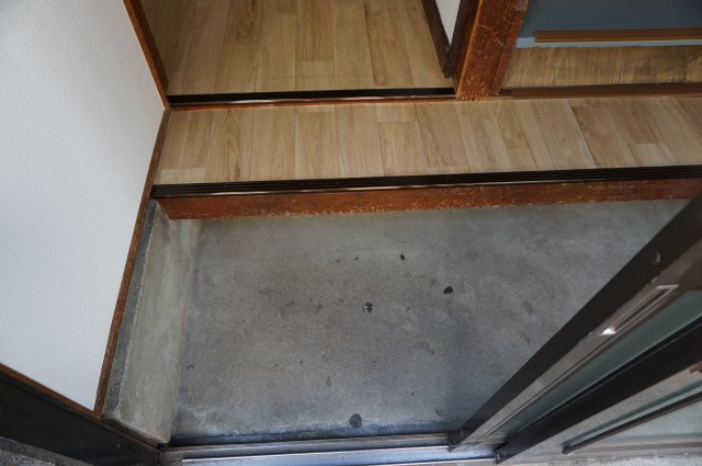 花園東町1丁目テラスの玄関