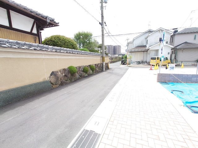 ＪＲ加茂駅まで徒歩５分☆陽当たり良好４ＬＤＫ☆駐車３台可能☆リーブルガーデン木津川市加茂町里中森２期の前面道路含む現地写真|前道(令和５年７月撮影)