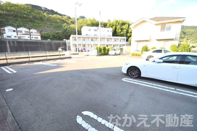 【駐車場】 | 駐車場があるので、車を買う予定の方も安心です
