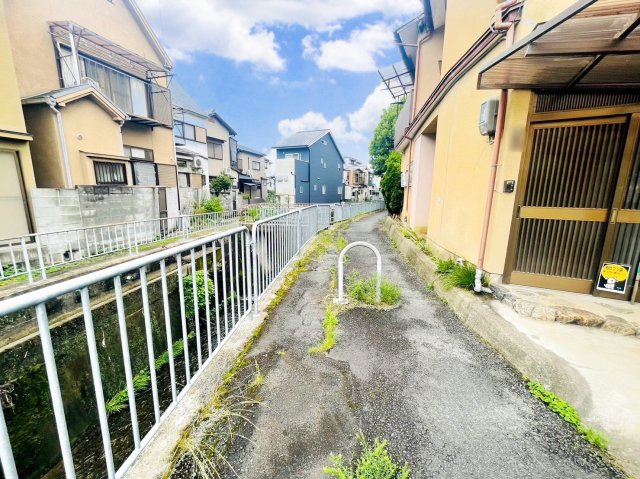 嵯峨釈迦堂大門町の前面道路含む現地写真