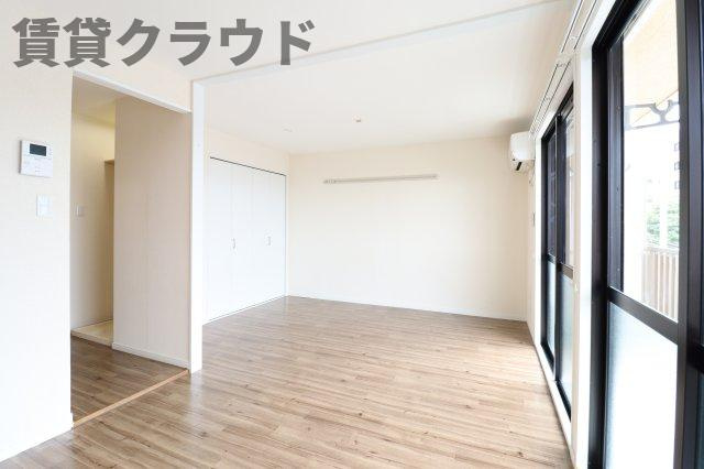 ファーストターフ鎌取Ａの居間・リビング|ゆったり過ごせる居間です