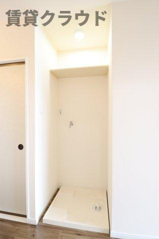 ファーストターフ鎌取Ａの洗面所|明るい洗面所です