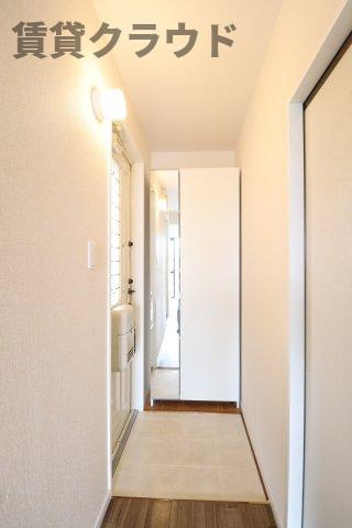 ファーストターフ鎌取Ａの居間・リビング|シューズボックス付きで靴もスッキリ収納！