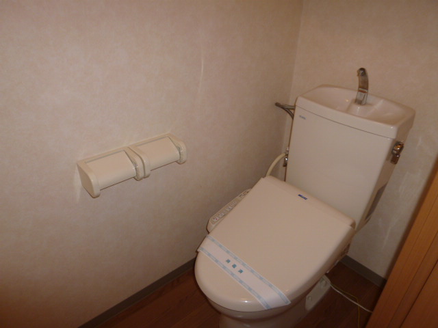 フューチャー神田のトイレ|シャワー付きトイレ