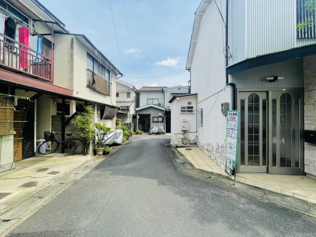 宇多野法安寺町の前面道路含む現地写真