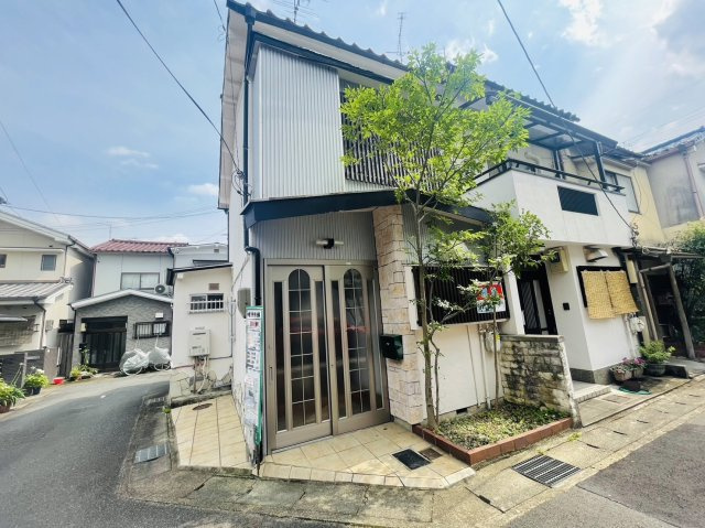 宇多野法安寺町の前面道路含む現地写真